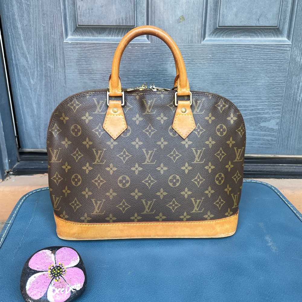 Louis Vuitton Alma pm handbag *SOLD OUT*
